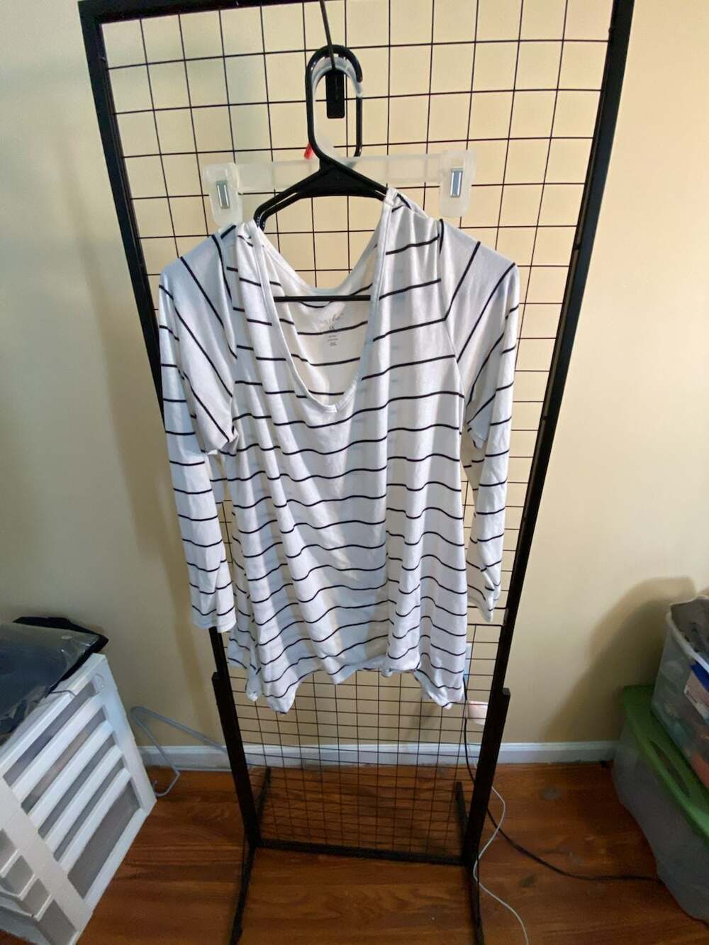 Just Be Women's Plus 1X White and Black Striped V-Neck Long Sleeve Tunic